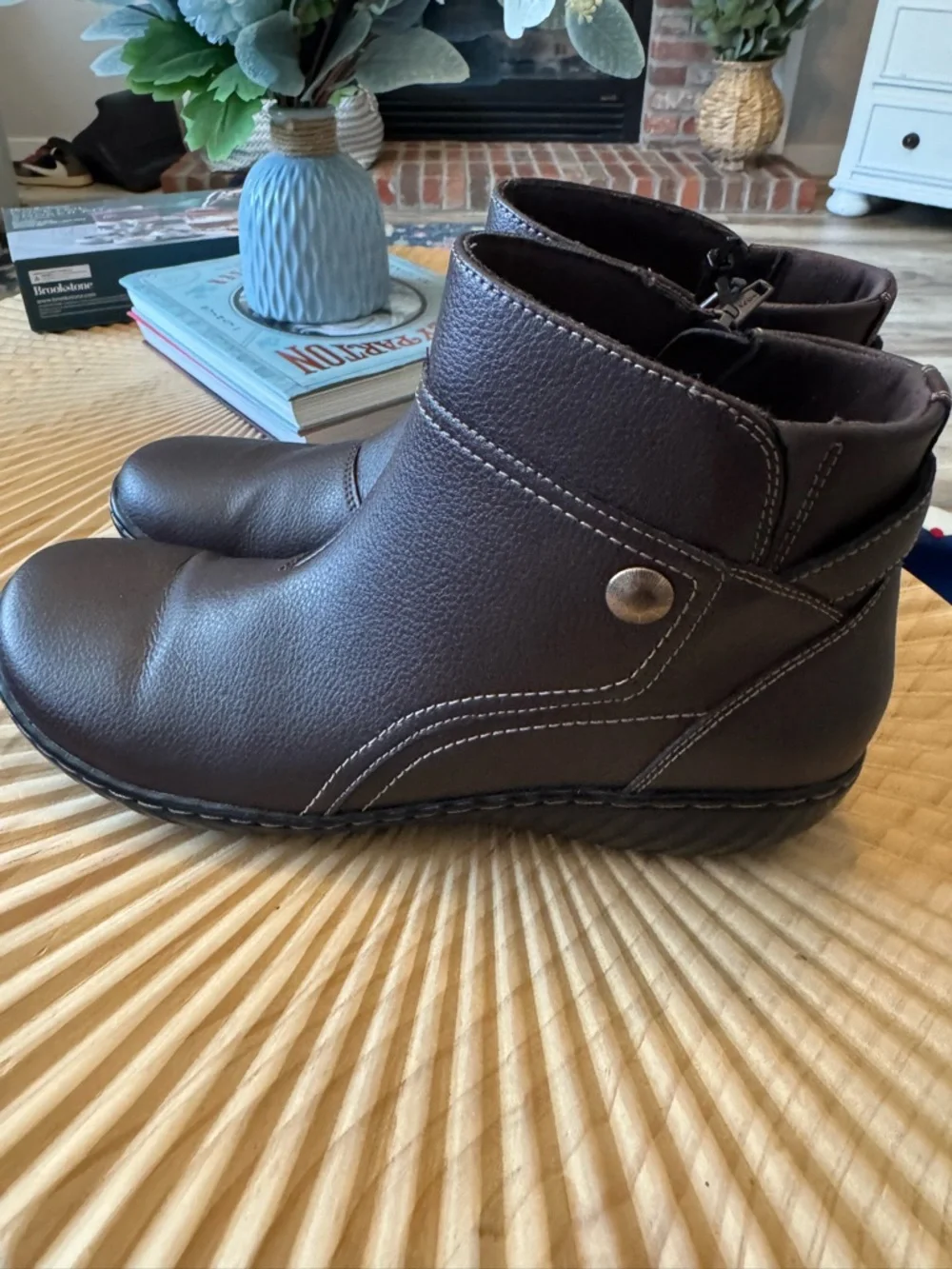 Clarks Ashland Mabel Women's Leather Ankle Boots Brown Size 9 Classic